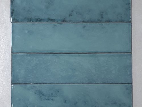 drop_emerald_75x300_subway_ceramic_wall_tile_made_in_spain_variation_melbourne_tiles_elegant_kitchen_splashback_feature